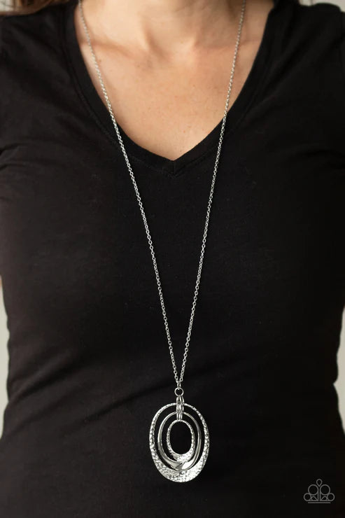 Paparazzi ♥ Dizzying Decor - Silver ♥ Necklace