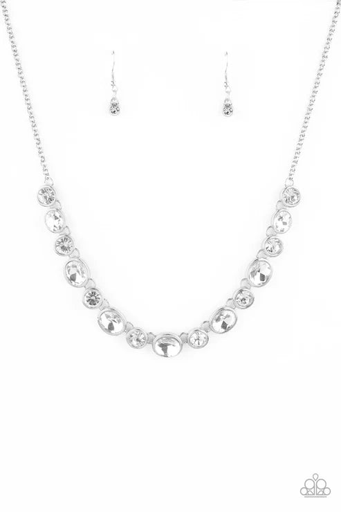 Paparazzi ♥ Girls Gotta Glow - White ♥ Necklace