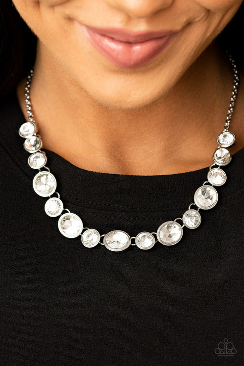 Paparazzi ♥ Girls Gotta Glow - White ♥ Necklace