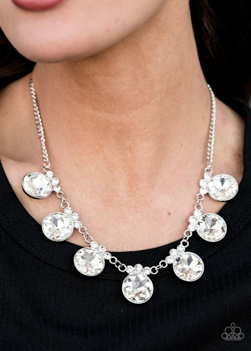 Paparazzi ♥ GLOW-Getter Glamour - White ♥ Necklace