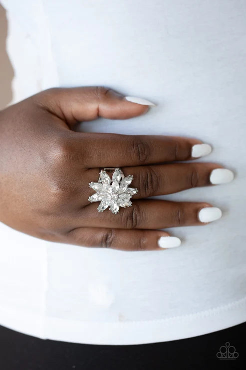 Paparazzi ♥ Am I GLEAMing? - White ♥ Ring
