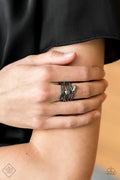 Paparazzi ♥ Well Played - Black ♥ Ring
