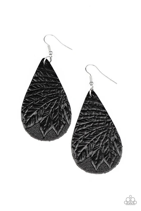 Paparazzi ♥ Everyone Remain PALM! - Black ♥ Earrings