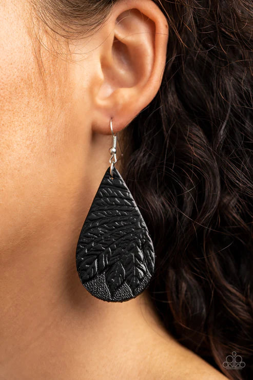 Paparazzi ♥ Everyone Remain PALM! - Black ♥ Earrings