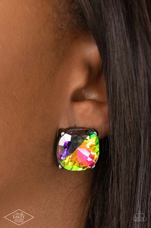 Paparazzi ♥ Royalty High - Multi ♥ Post Earrings