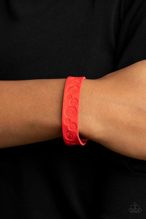 Paparazzi ♥ Follow The Wildflowers - Red ♥ Bracelet