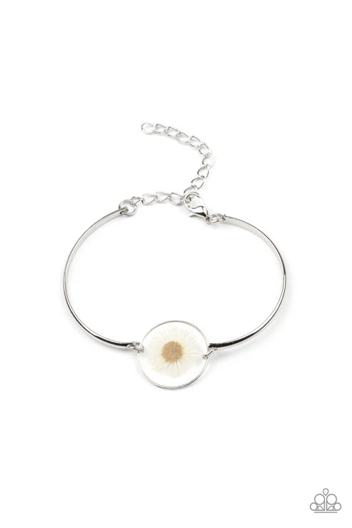 Paparazzi ♥ Cottage Season - White ♥ Bracelet
