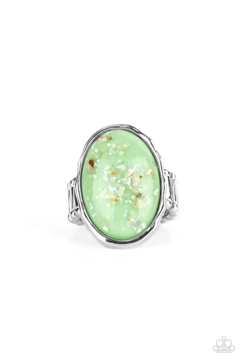 Paparazzi ♥ Glittery With Envy - Green ♥ Ring