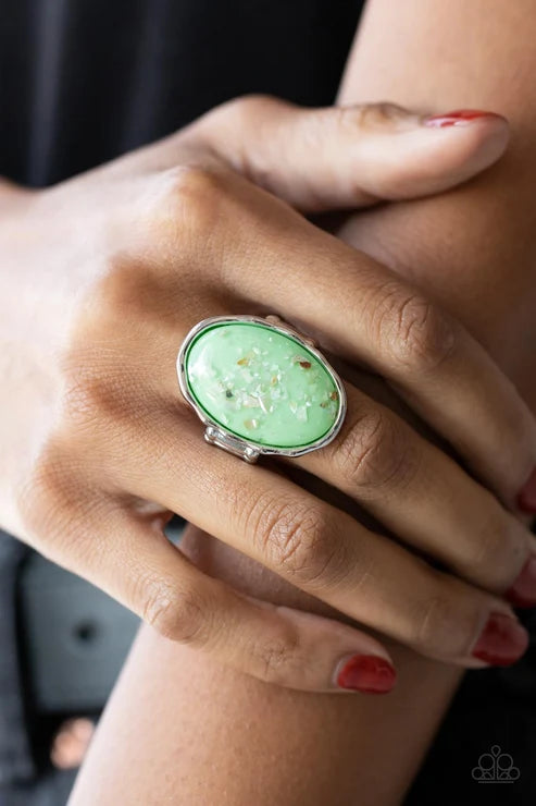 Paparazzi ♥ Glittery With Envy - Green ♥ Ring
