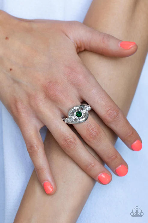 Paparazzi ♥ Graceful Gallantry - Green ♥ Ring