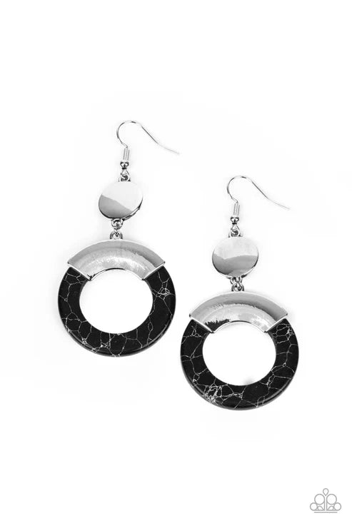 Paparazzi ♥ ENTRADA at Your Own Risk - Black ♥ Earrings