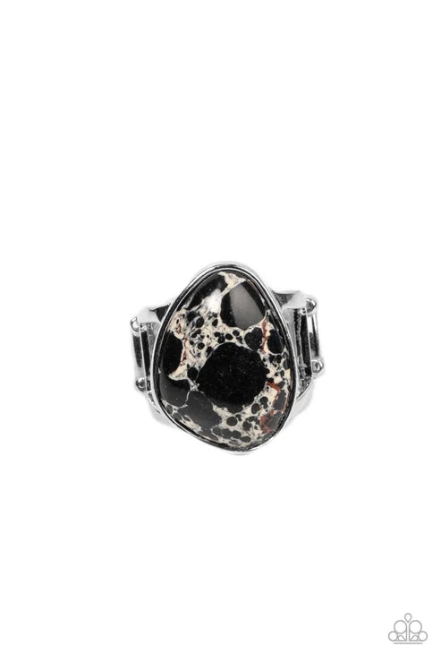 Paparazzi ♥ Earth Hearth - Black ♥ Ring