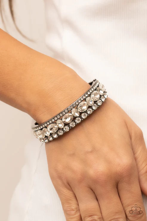 Paparazzi ♥ Mega Megawatt - Black ♥ Bracelet