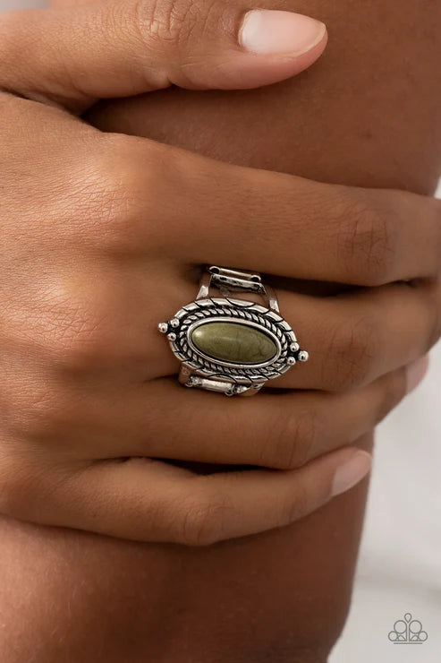 Paparazzi ♥ Mojave Metro - Green ♥ Ring