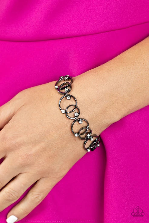 Paparazzi ♥ The Universe Revolves around Me - Black ♥ Bracelet