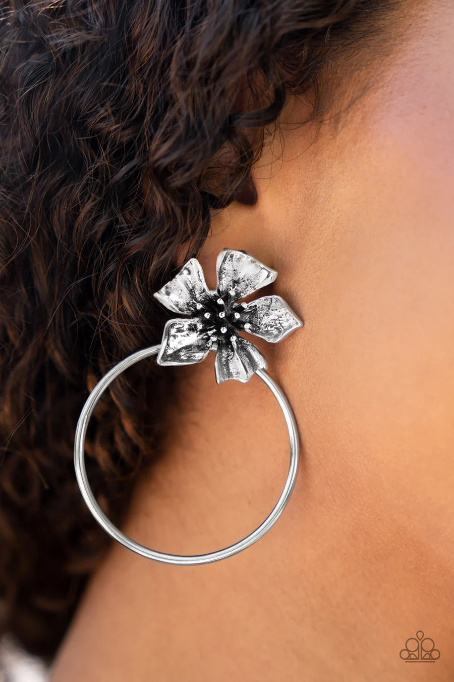 Paparazzi ♥ Buttercup Bliss - Silver ♥ Post Earrings