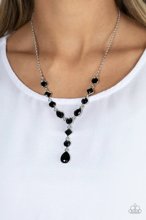 Paparazzi ♥ Forget the Crown - Black ♥ Necklace