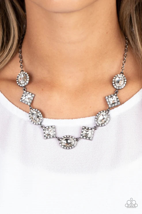 Paparazzi ♥ Diamond of the Season - Black ♥ Necklace