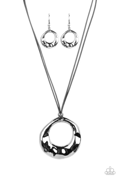 Paparazzi ♥ Tectonic Treasure - Black ♥ Necklace