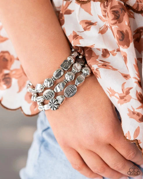 Paparazzi ♥ Enchanting Emotion - Silver ♥ Bracelet