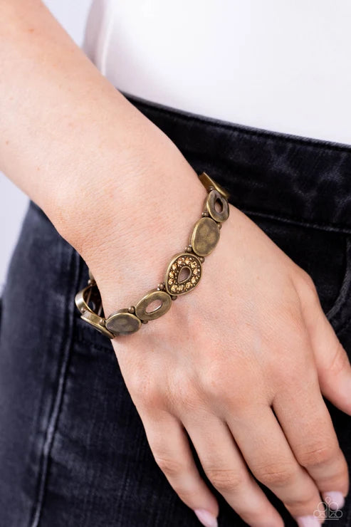 Paparazzi ♥ Calibrated Class - Brass ♥ Bracelet