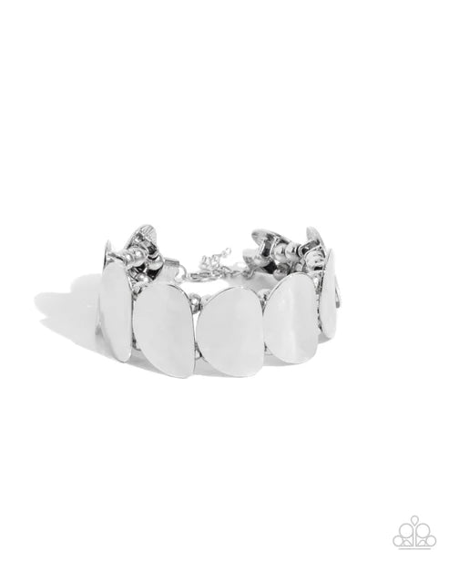 Paparazzi ♥ Dauntless Delight - Silver ♥ Bracelet