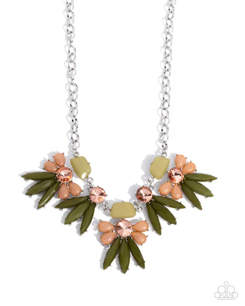Paparazzi ♥ Folklore Flair - Green ♥ Silver Necklace