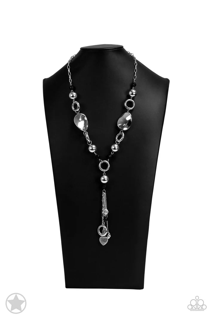 Paparazzi ♥ Total Eclipse Of the Heart - Black ♥ Necklace